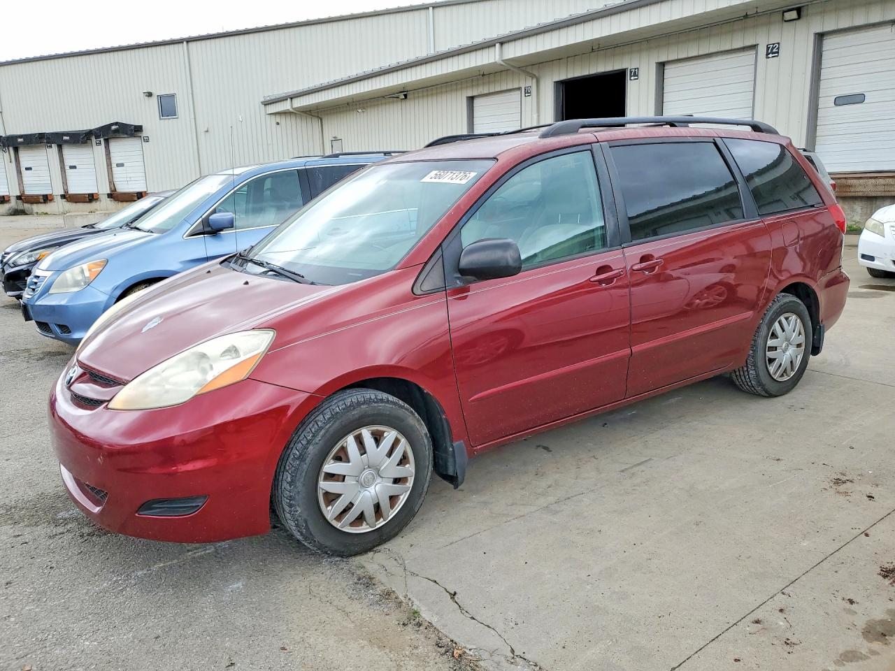 2008 Toyota Sienna Le 7-passenger Red vin: 5TDZK23C18S194243