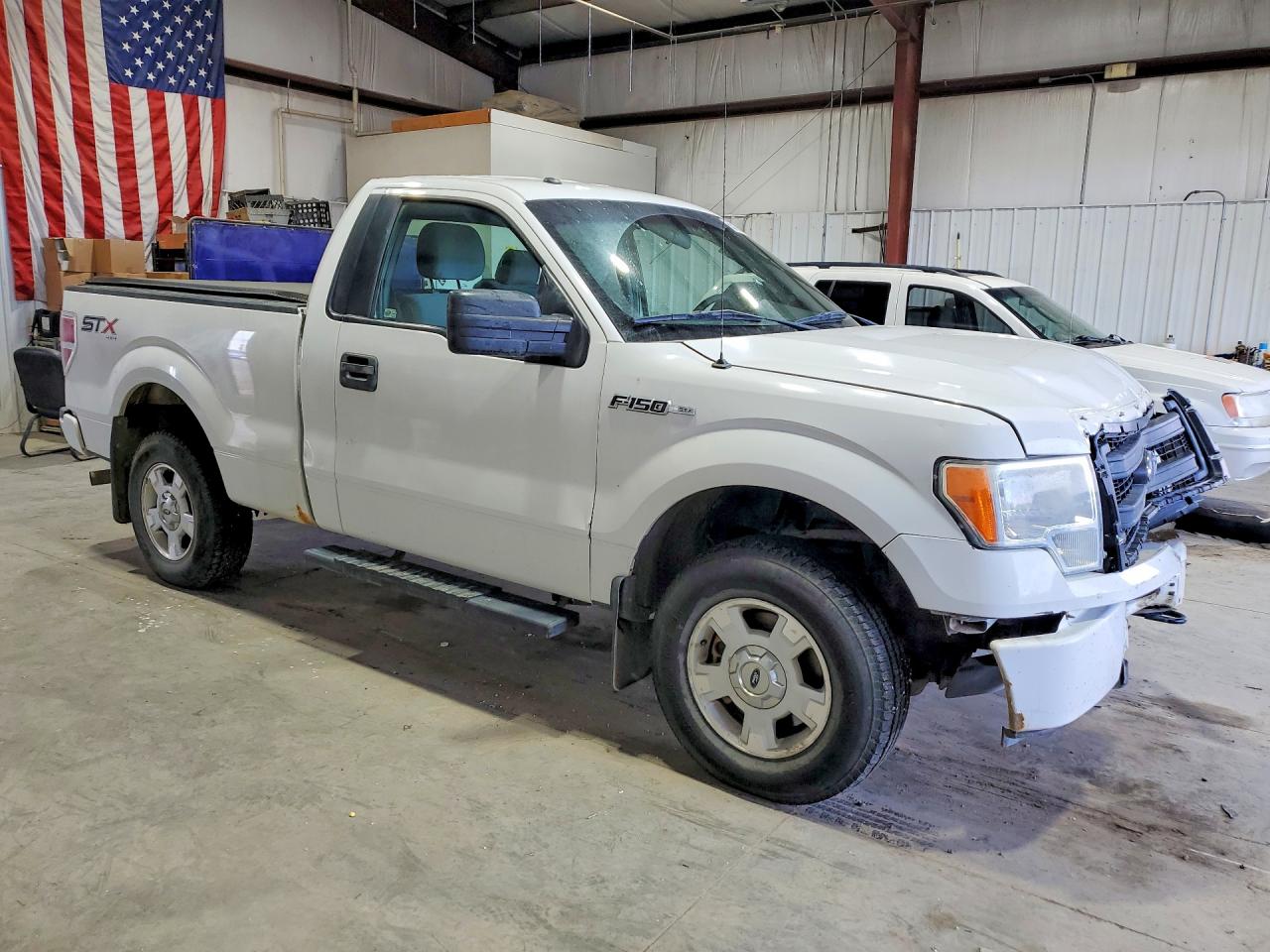 2014 Ford F150 White vin: 1FTMF1EF9EFB12495
