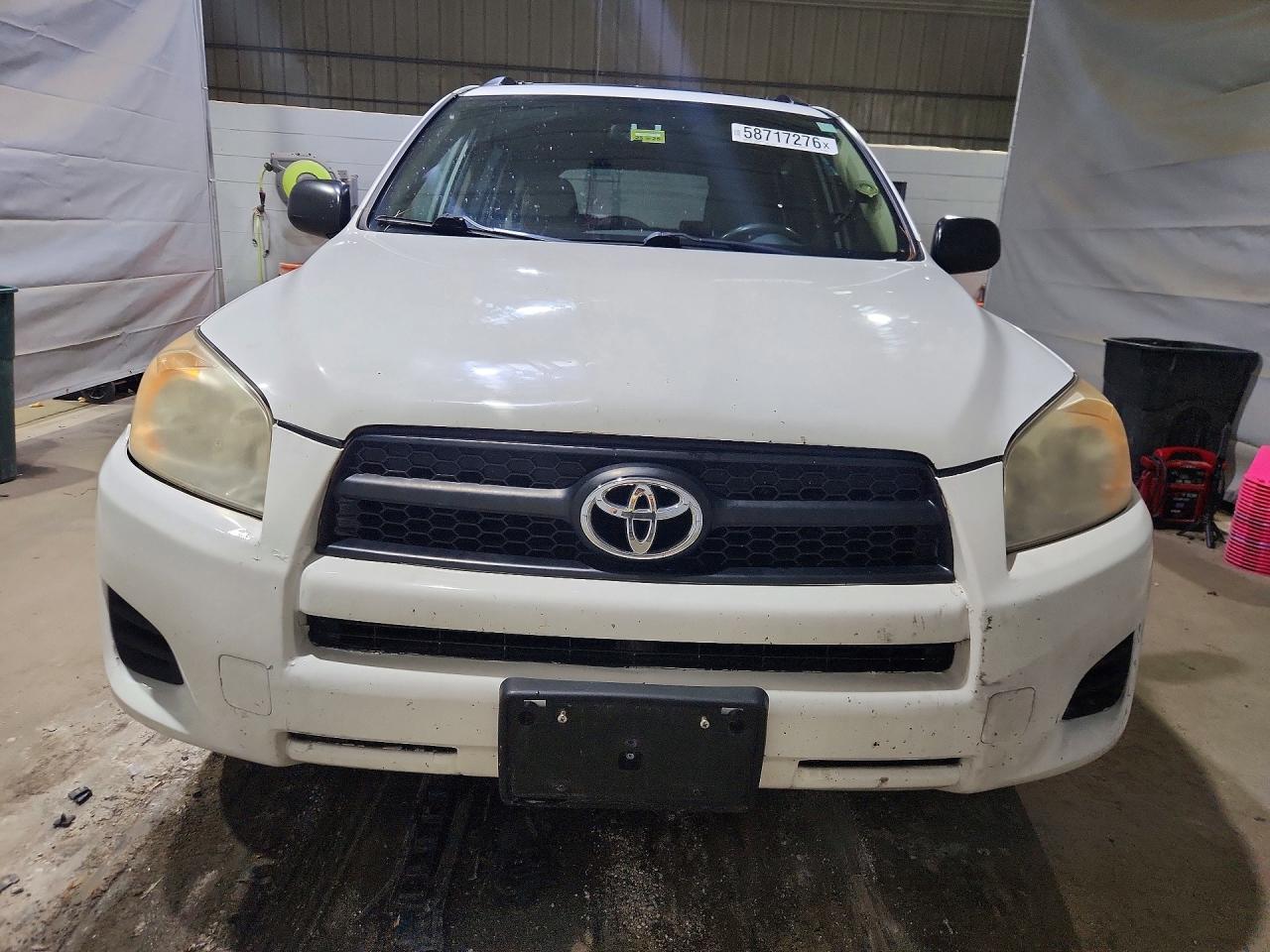 2011 Toyota Rav4 Base White vin: JTMBF4DV0BD042250
