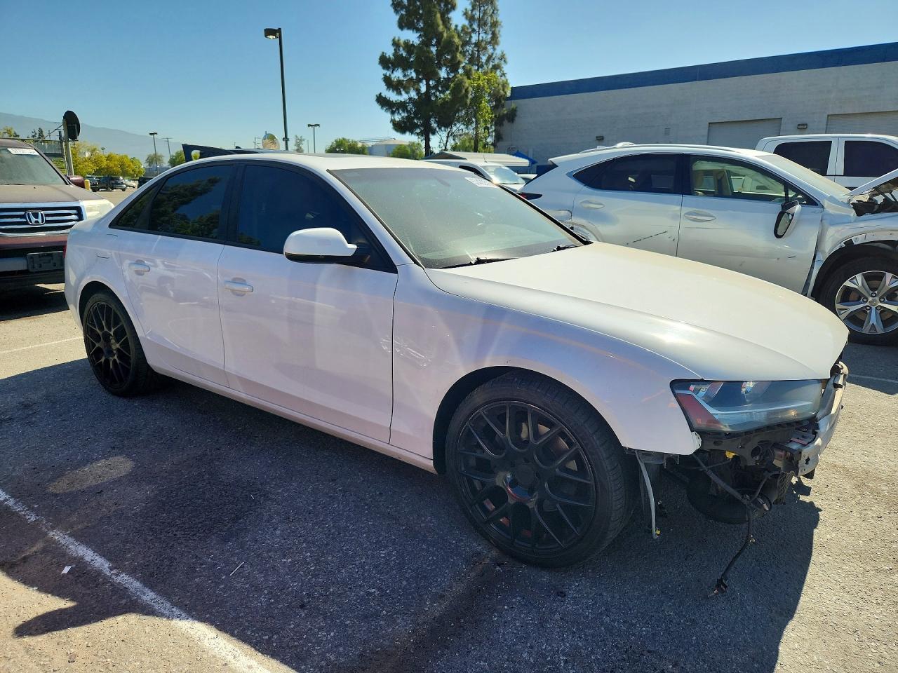 2013 Audi A4 Premium Белый vin: WAUAFAFLXDN037380