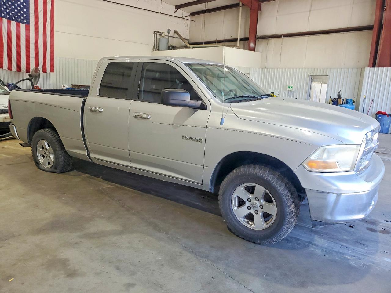 2009 Dodge Ram 1500 Серебряный vin: 1D3HB18PX9S801709