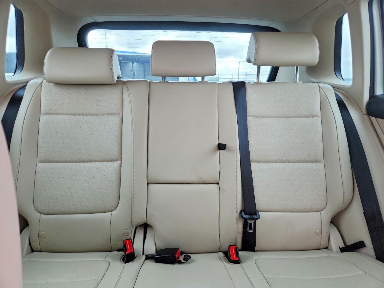 2011 Volkswagen Tiguan S Silver vin: WVGBV7AX6BW531617
