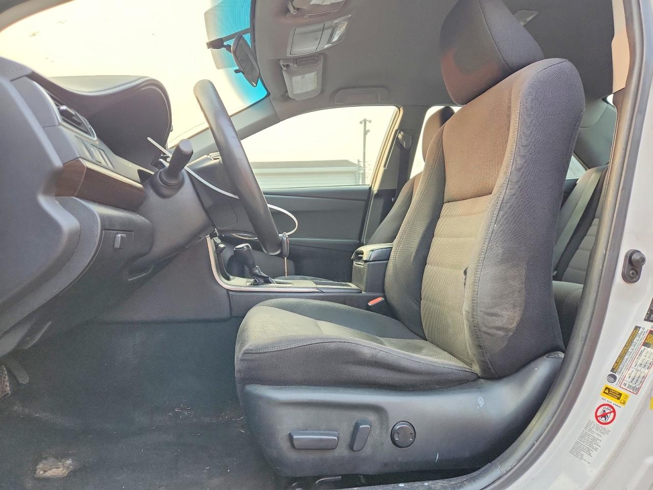 2015 Toyota Camry Le White vin: 4T1BF1FKXFU494306