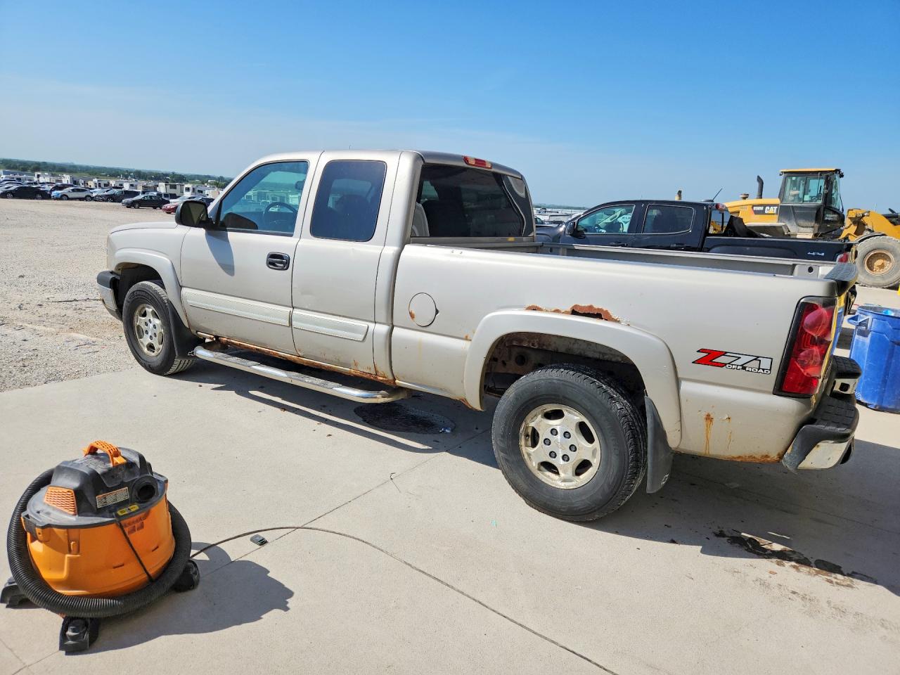 2004 Chevrolet Silverado K1500 Серебряный vin: 1GCEK19T74E207805