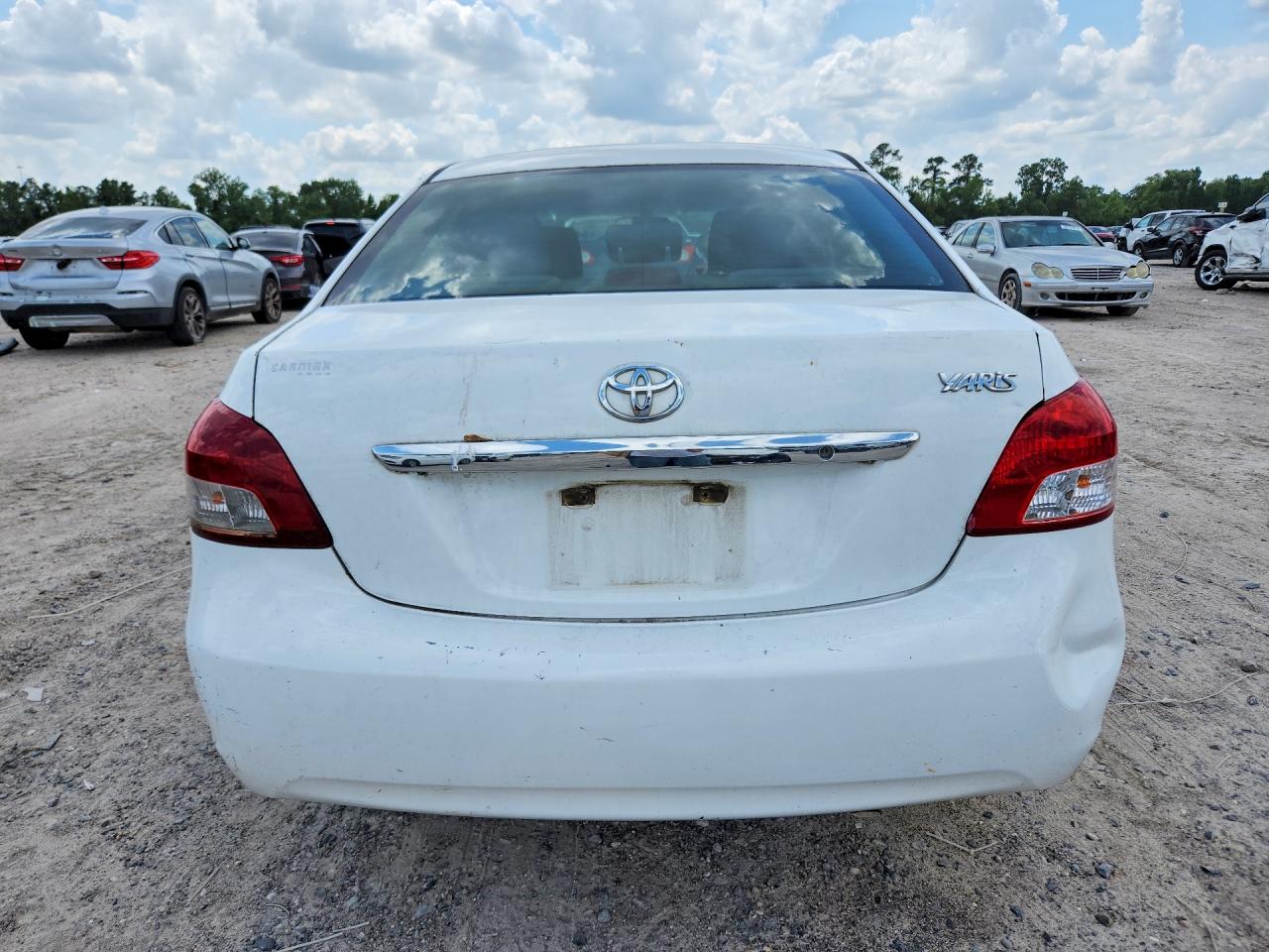 2012 Toyota Yaris Fleet White vin: JTDBT4K37CL023907