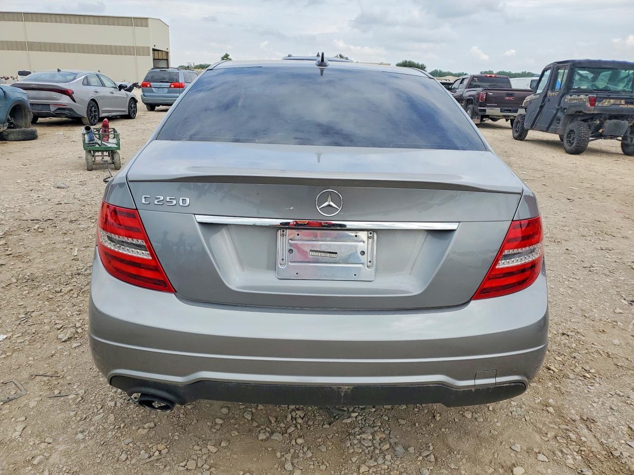 2013 Mercedes-benz C 250 Gray vin: WDDGF4HB0DR300591
