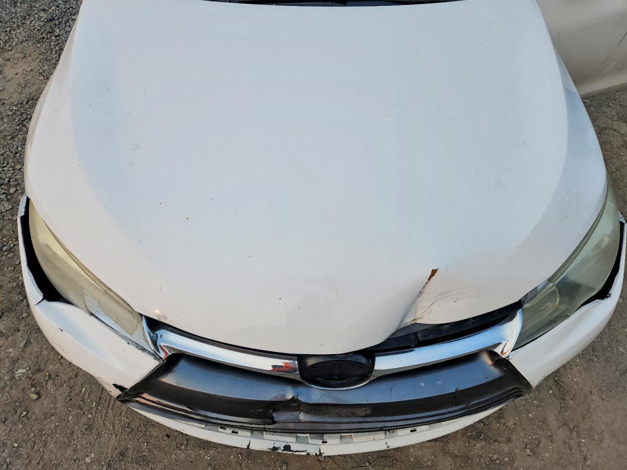 2015 Toyota Camry Le White vin: 4T1BF1FKXFU494306