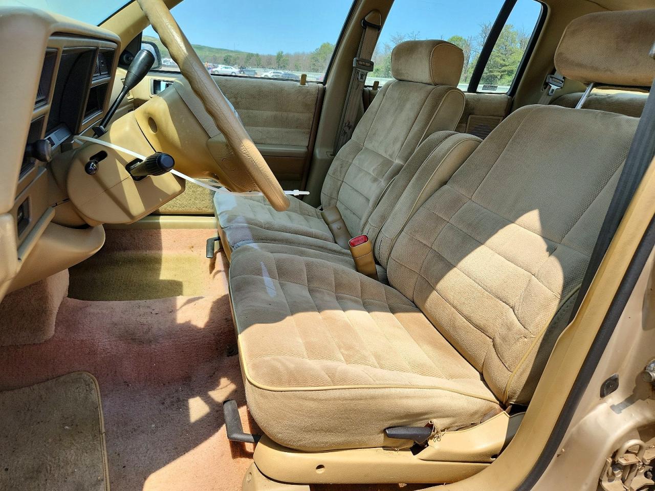 1992 Dodge Spirit Tan vin: 1B3XA4635NF204996
