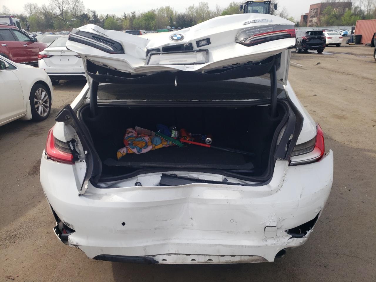 2021 Bmw 330xi    White vin: 3MW5R7J06M8B63280