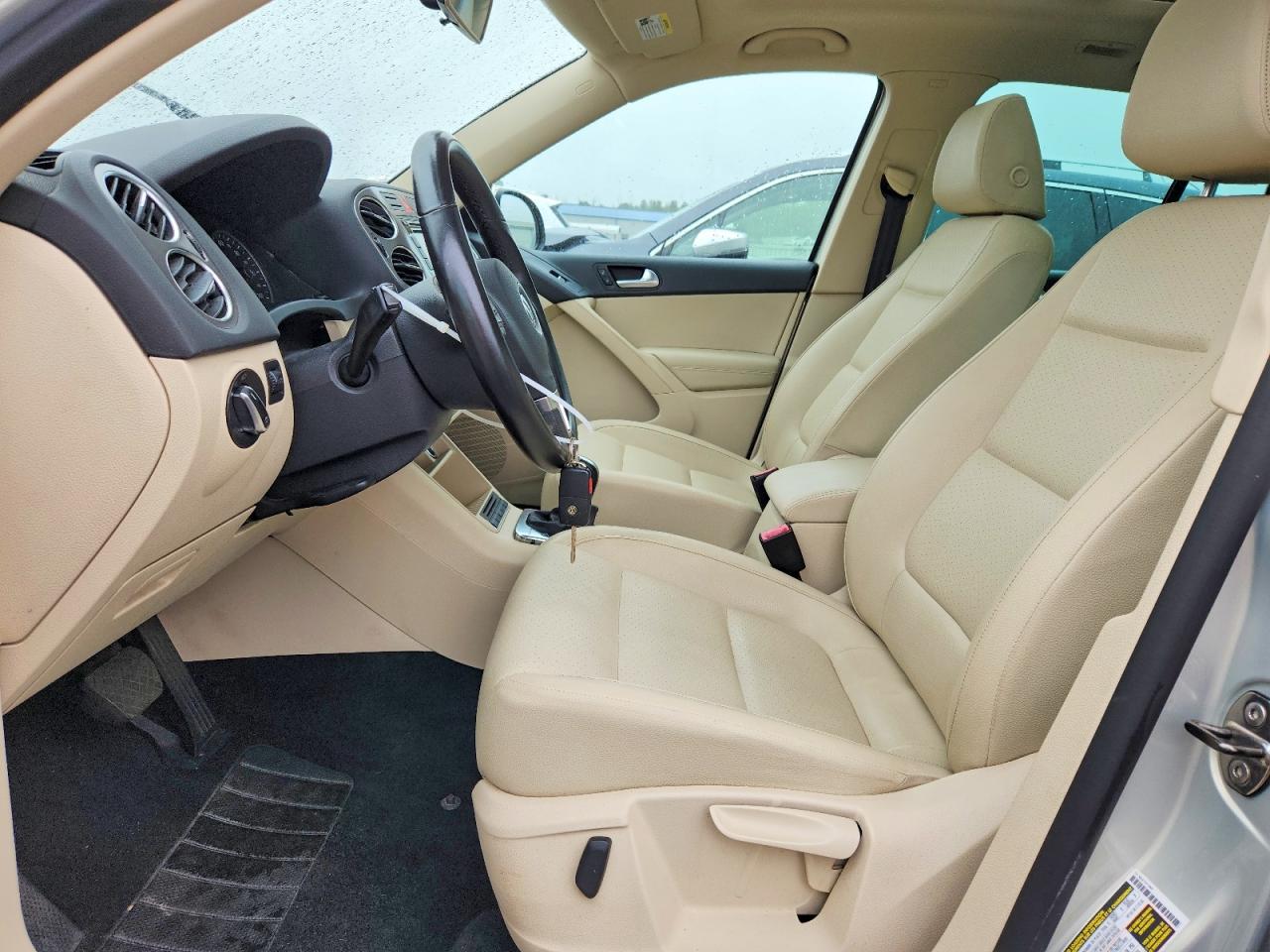 2011 Volkswagen Tiguan S Silver vin: WVGBV7AX2BW536393