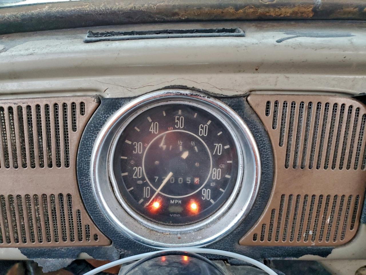 1969 Volkswagen Beetle Gold vin: 119593698