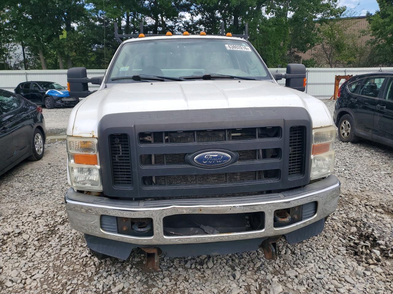 2009 Ford F250 Super Duty White vin: 1FDNF21559EA66775