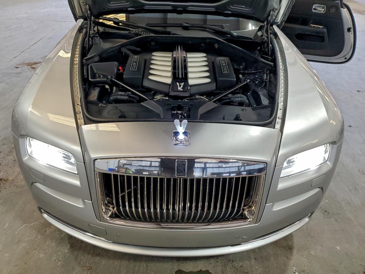 2014 Rolls-royce Wraith Silver vin: SCA665C57EUX84259