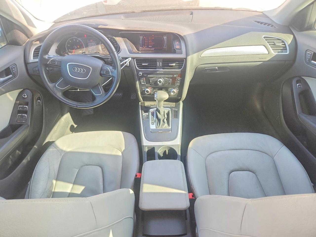 2015 Audi A4 Premium Белый vin: WAUAFAFL0FN007761
