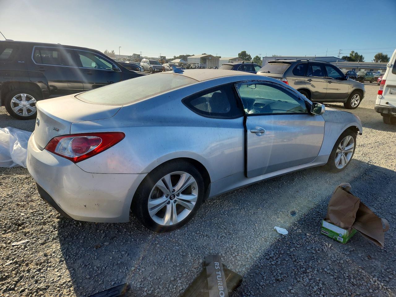2010 Hyundai Genesis Coupe 2.0t Silver vin: KMHHT6KD6AU028405