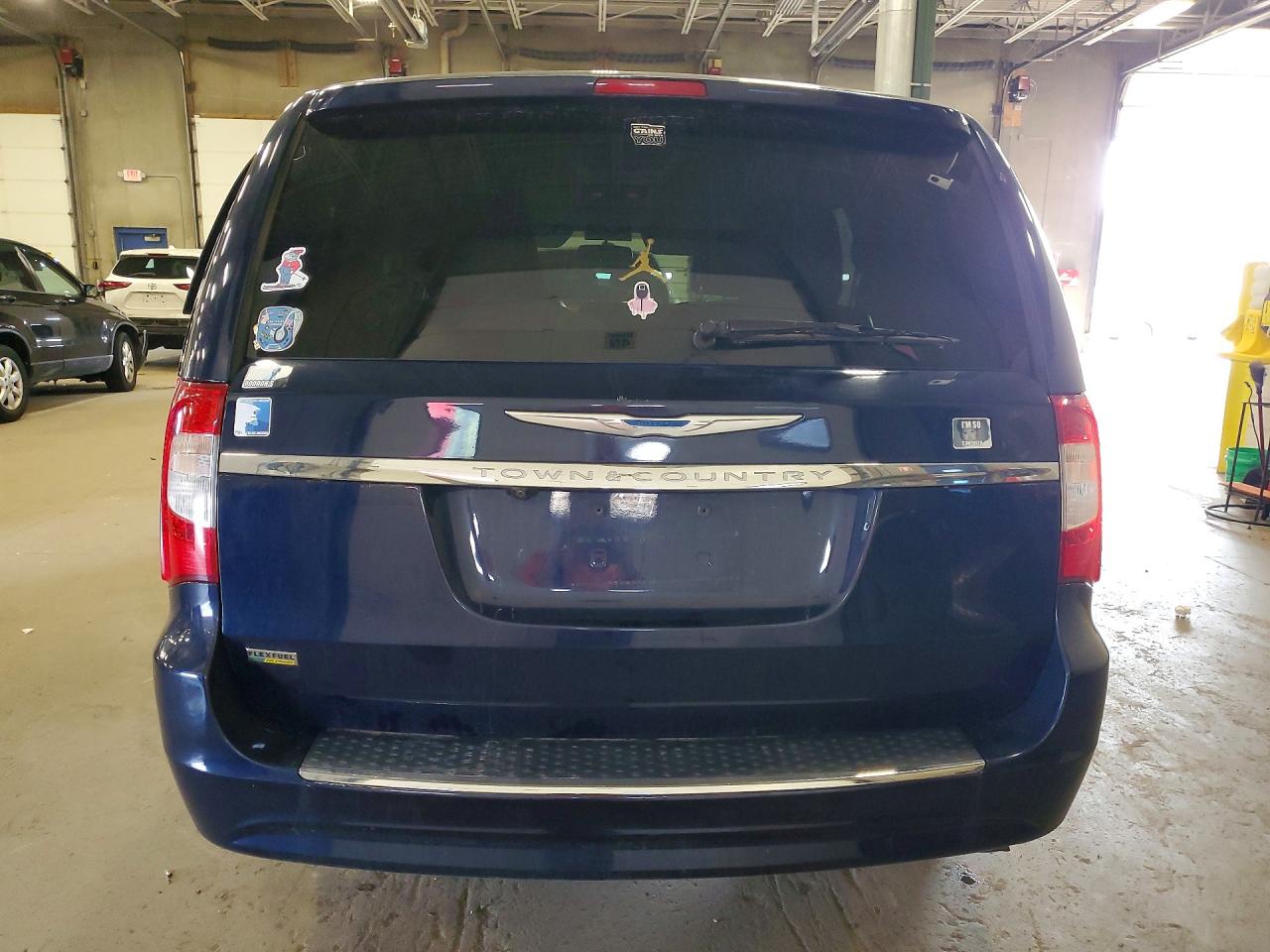 2015 Chrysler Town & Country Touring Blue vin: 2C4RC1BG8FR645153