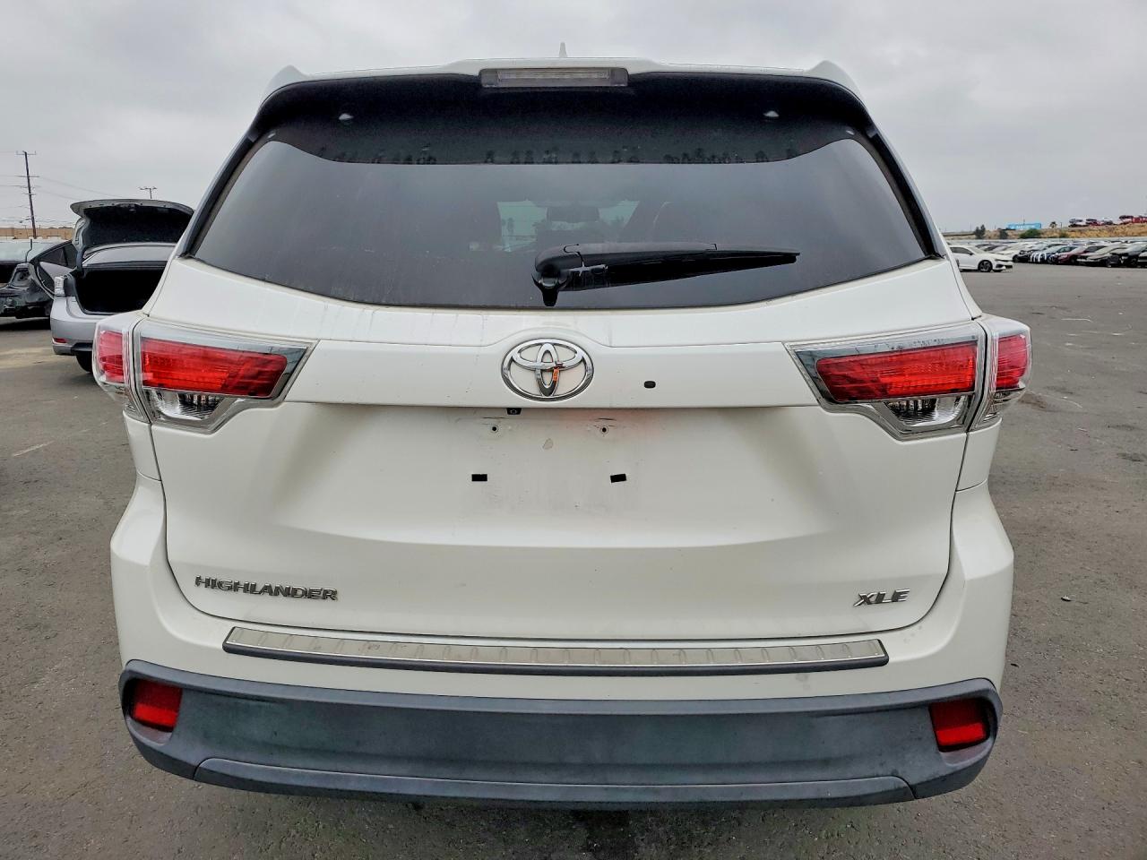 2014 Toyota Highlander Xle White vin: 5TDKKRFH6ES027308