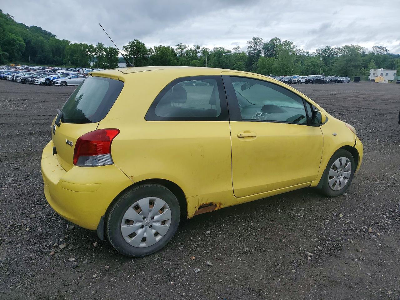 2009 Toyota Yaris Base Yellow vin: JTDJT903X95250243