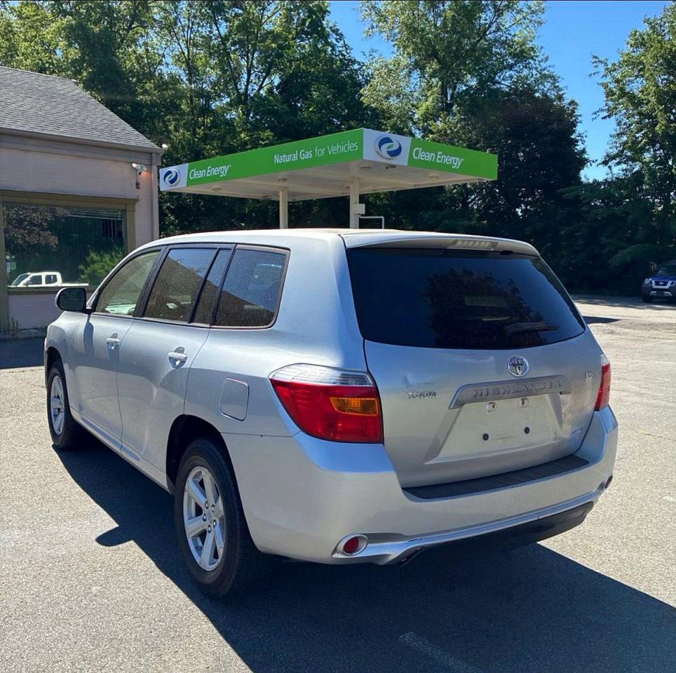 2008 Toyota Highlander Base Gray vin: JTEES41A682025429
