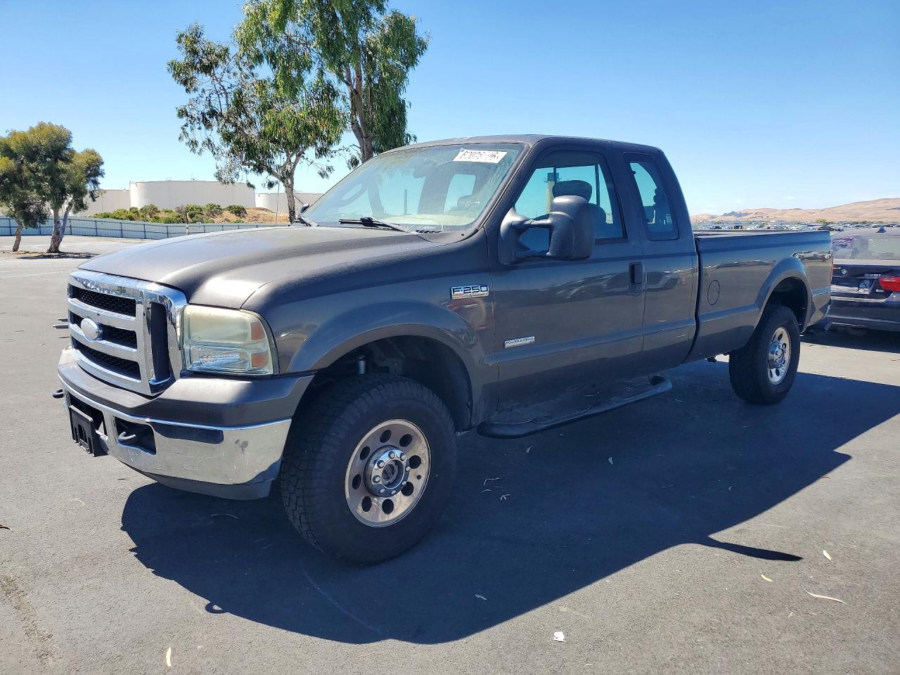 2005 Ford F250 Super Duty Gray vin: 1FTSX21P05EB21584