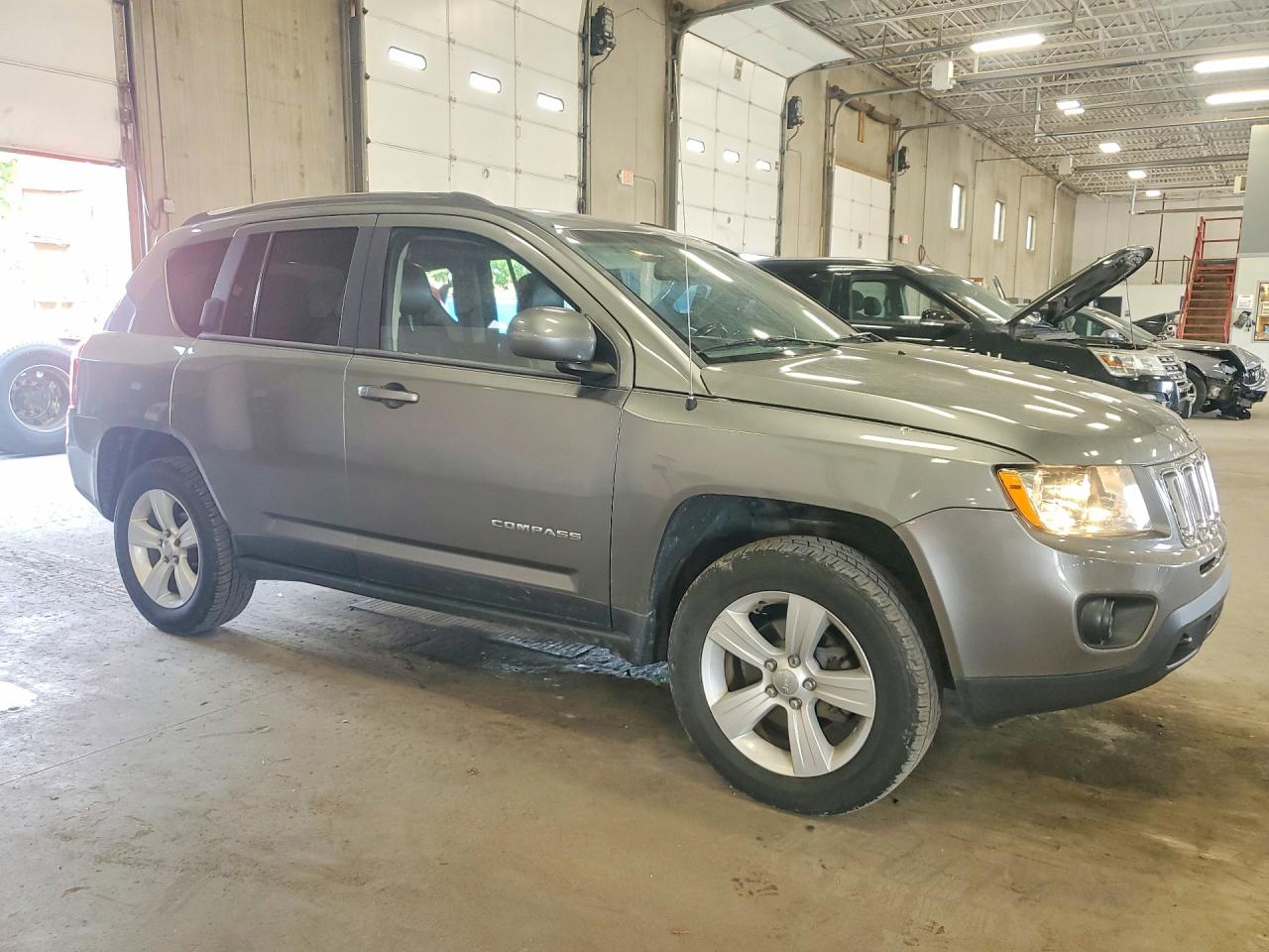2014 Jeep Compass Latitude Серый vin: 1C4NJDEB9ED575749