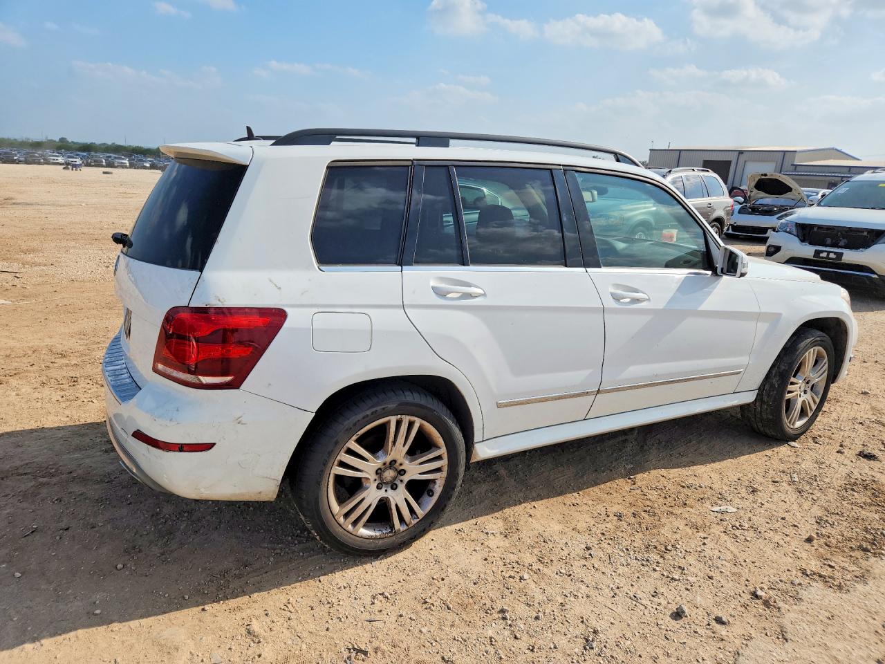 2014 Mercedes-benz Glk 350 White vin: WDCGG5HB0EG333322