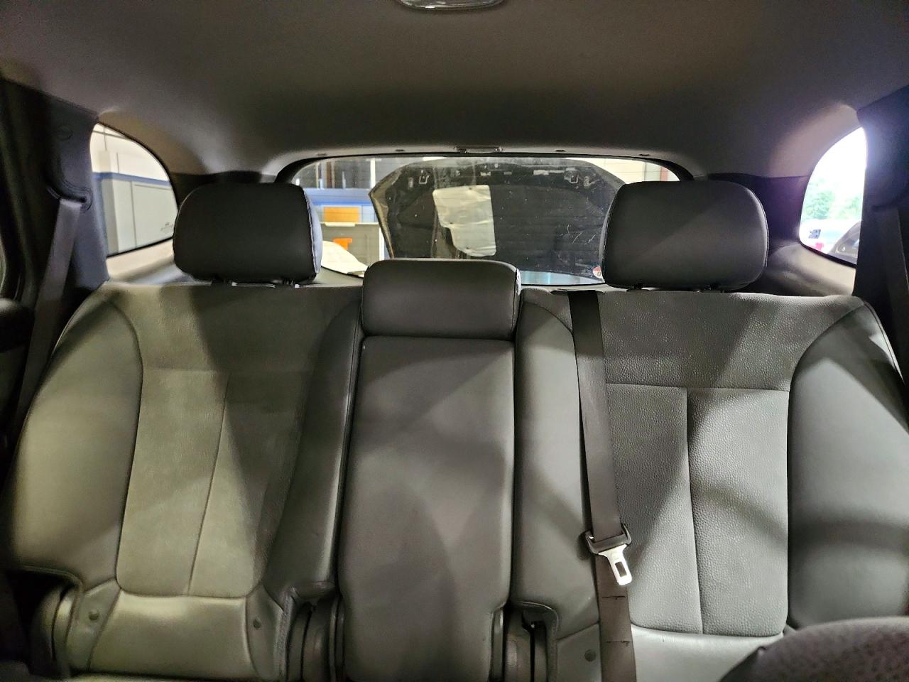 2012 Hyundai Santa Fe Se White vin: 5XYZHDAG8CG156451