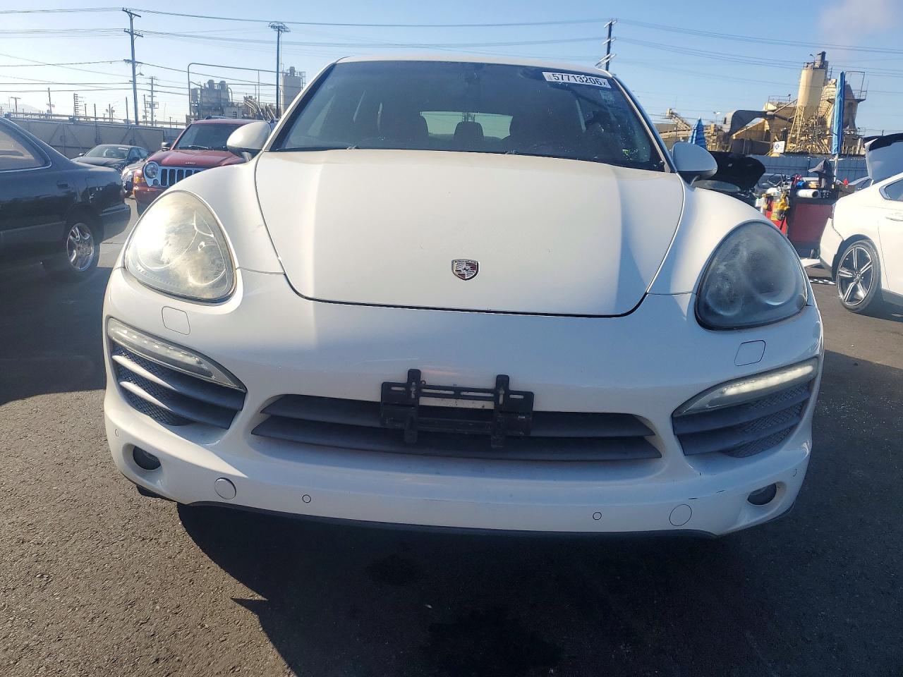 2011 Porsche Cayenne S White vin: WP1AB2A25BLA42058