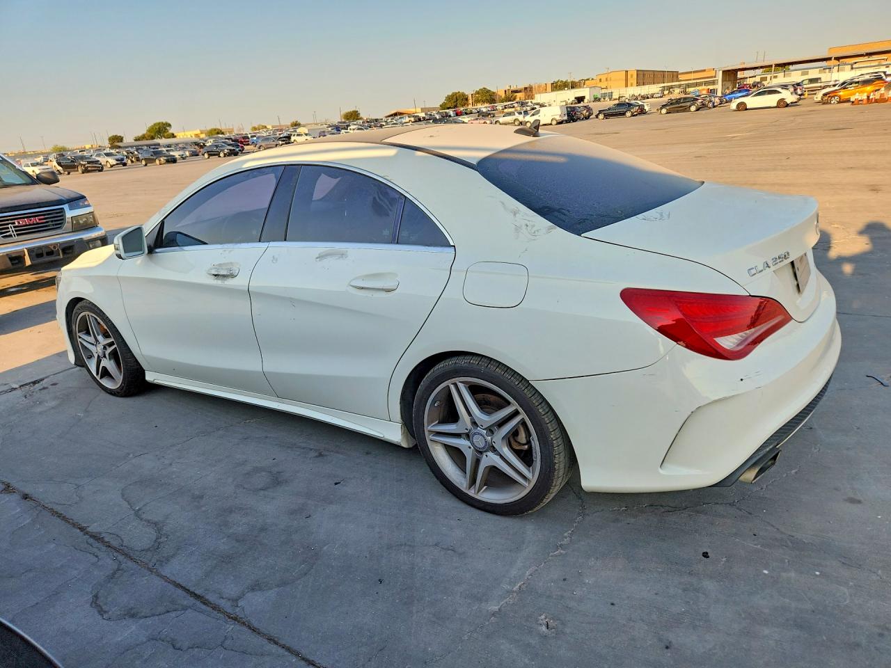 2014 Mercedes-benz Cla 250 White vin: WDDSJ4EB9EN026636