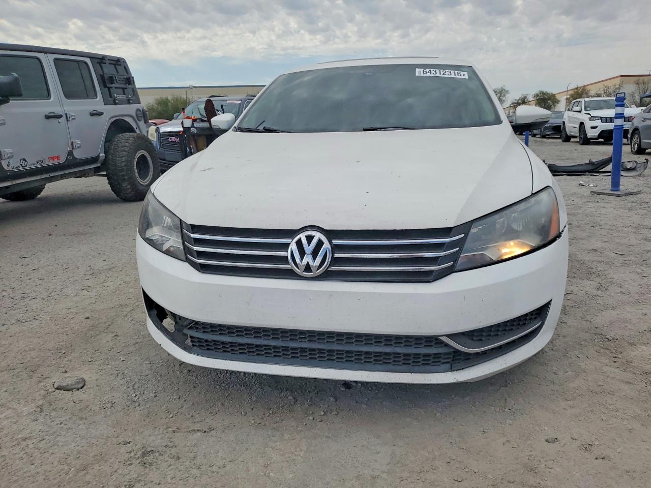 2012 Volkswagen Passat Sel White vin: 1VWCP7A32CC060677