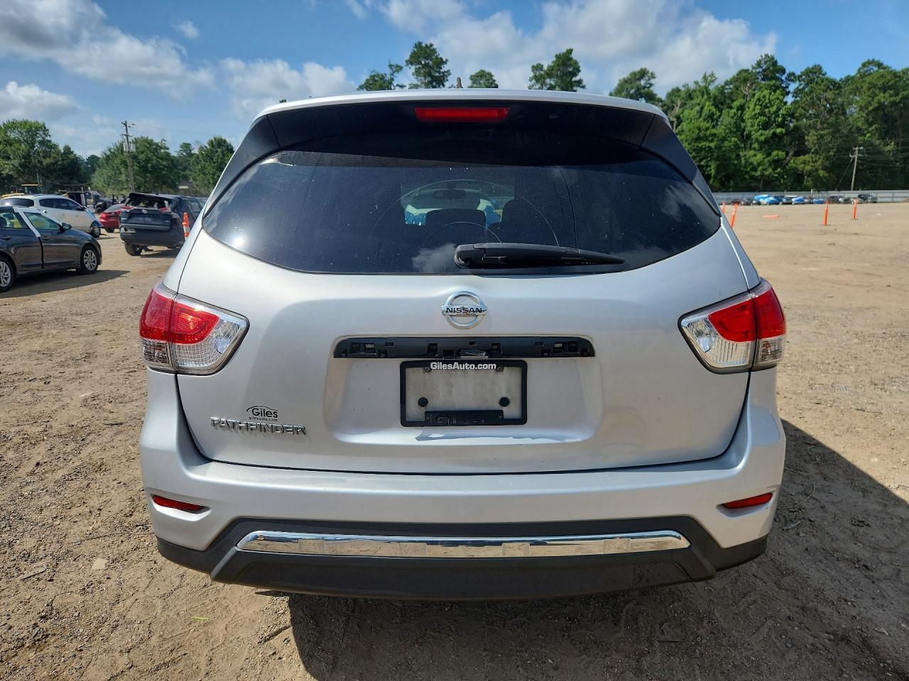 2015 Nissan Pathfinder S Silver vin: 5N1AR2MN5FC709117