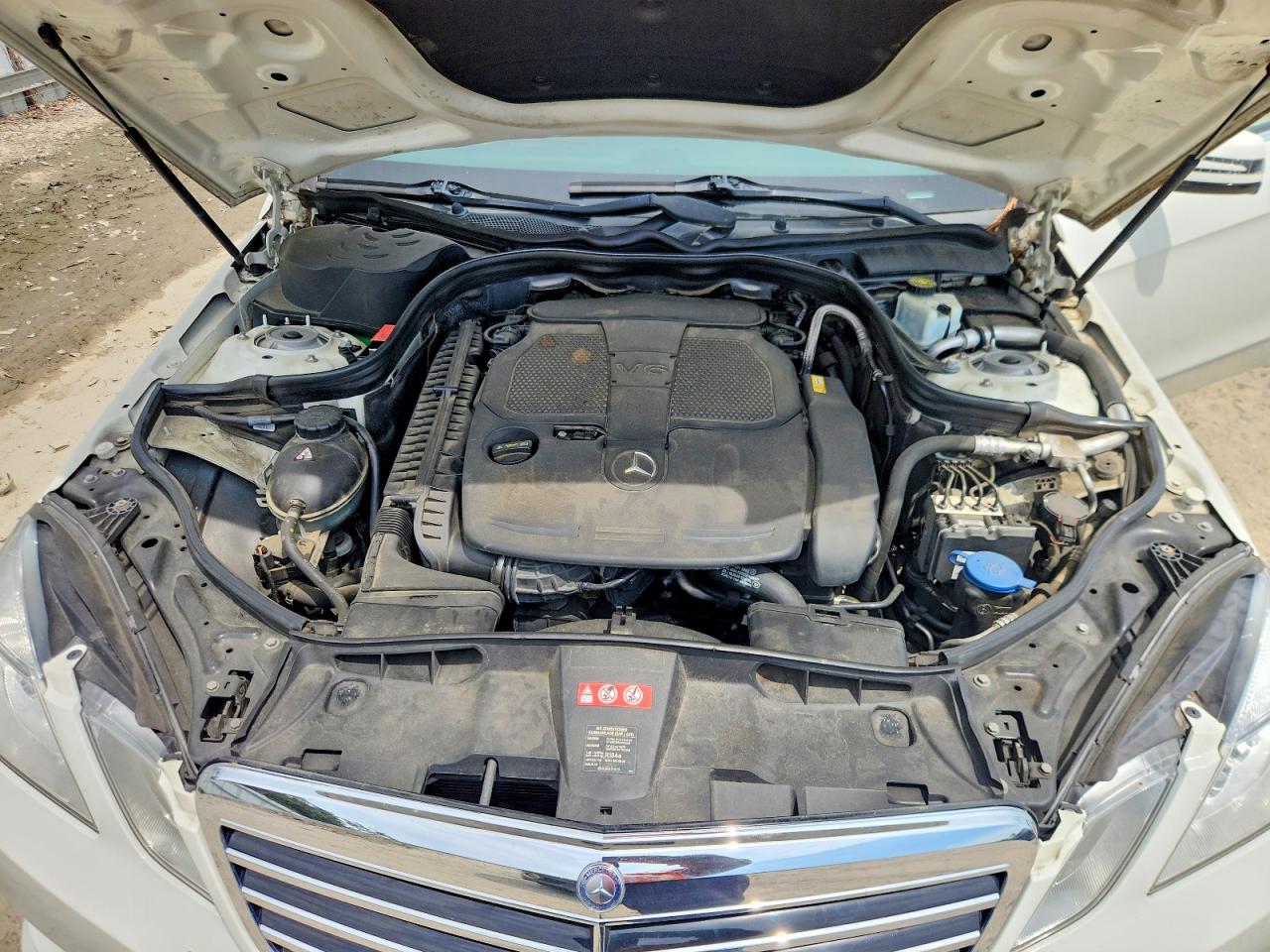 2012 Mercedes-benz E 350 White vin: WDDHF5KB6CA592358