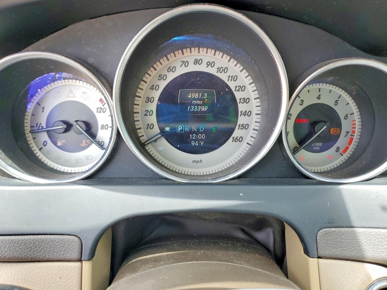 2013 Mercedes-benz C 250 Белый vin: WDDGF4HB6DR287619