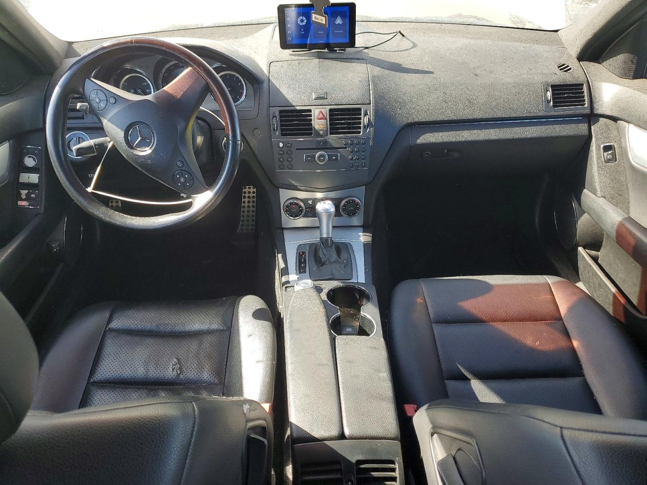 2010 Mercedes-benz C 300 White vin: WDDGF5EB2AR087262