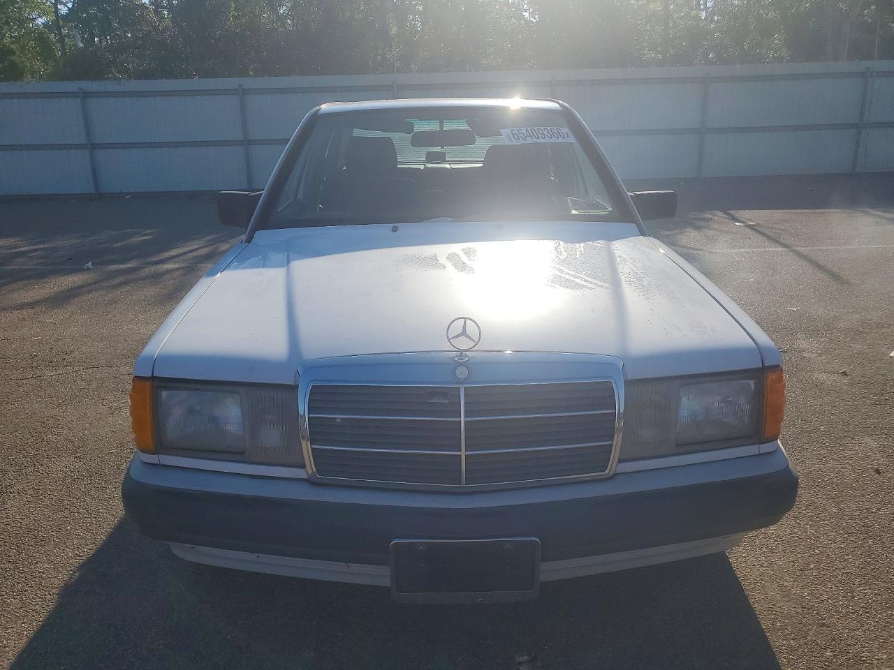 1989 Mercedes-benz 190 E 2.6 White vin: WDBDA29D2KF558348