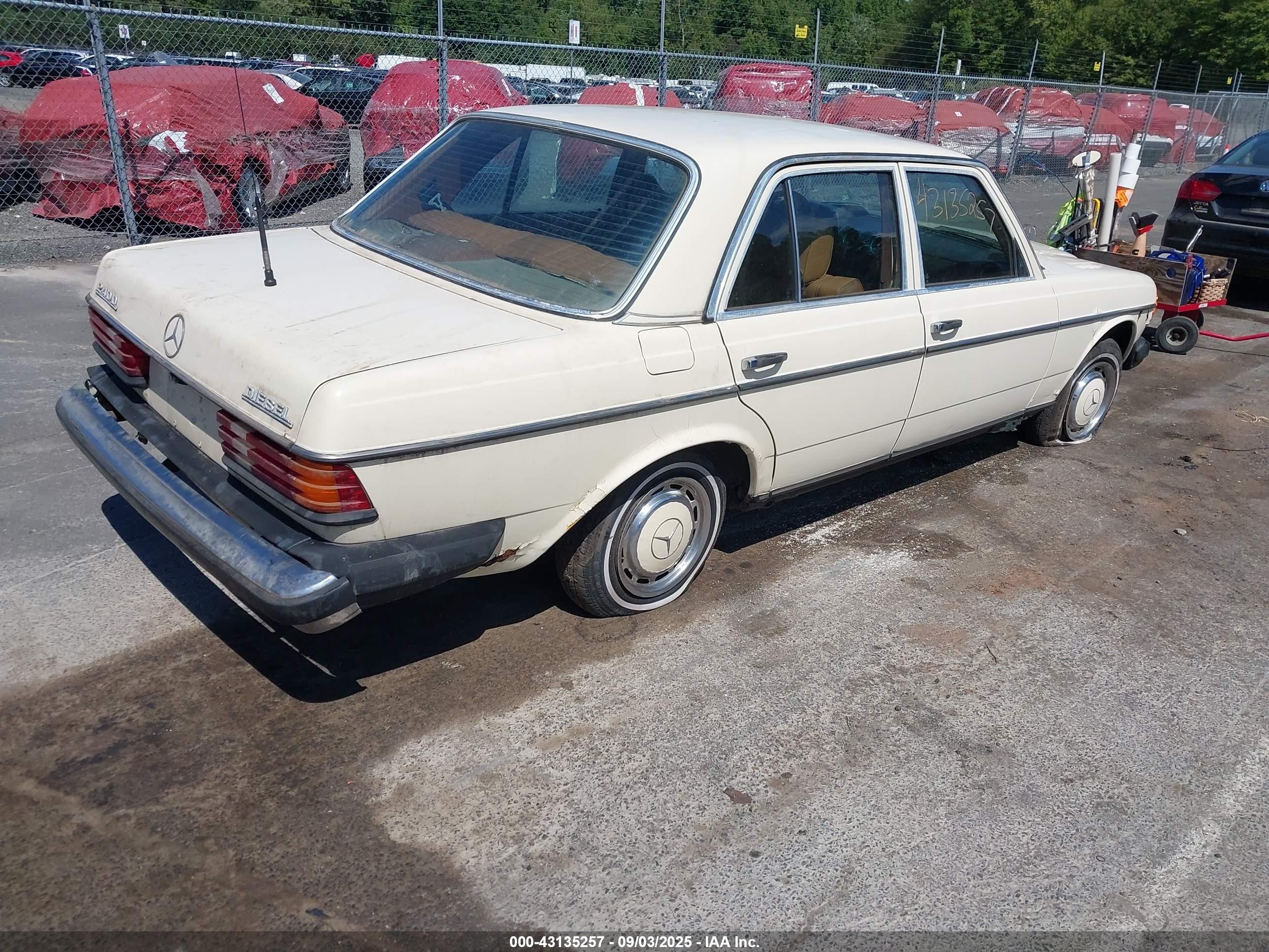 1979 Mercedes-benz 240d Series   Yellow vin: 12312312143662   
