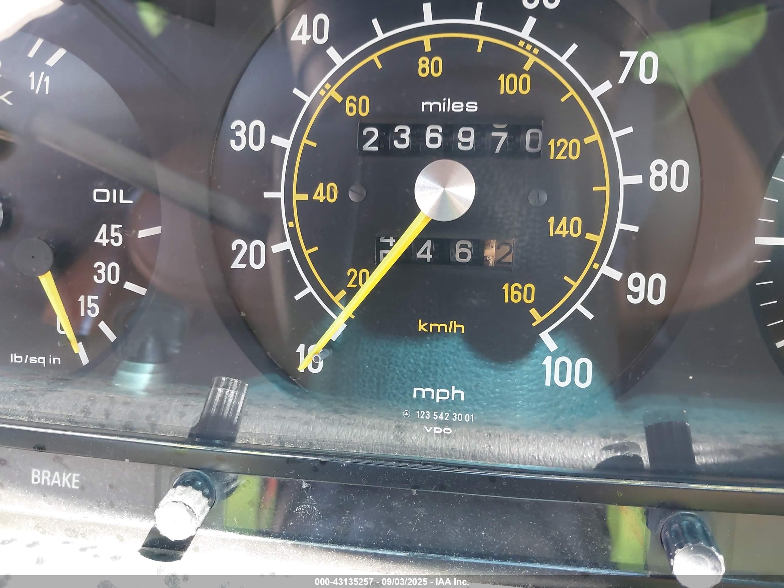 1979 Mercedes-benz 240d Series   Yellow vin: 12312312143662   