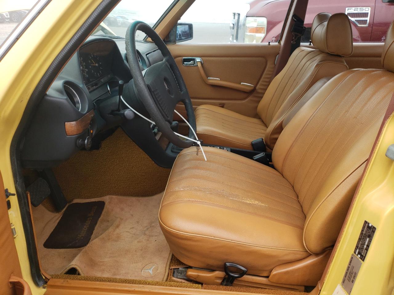 1978 Mercedes Benz 300d Yellow vin: 12313012065004