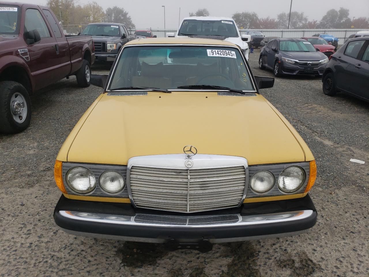1978 Mercedes Benz 300d Yellow vin: 12313012065004