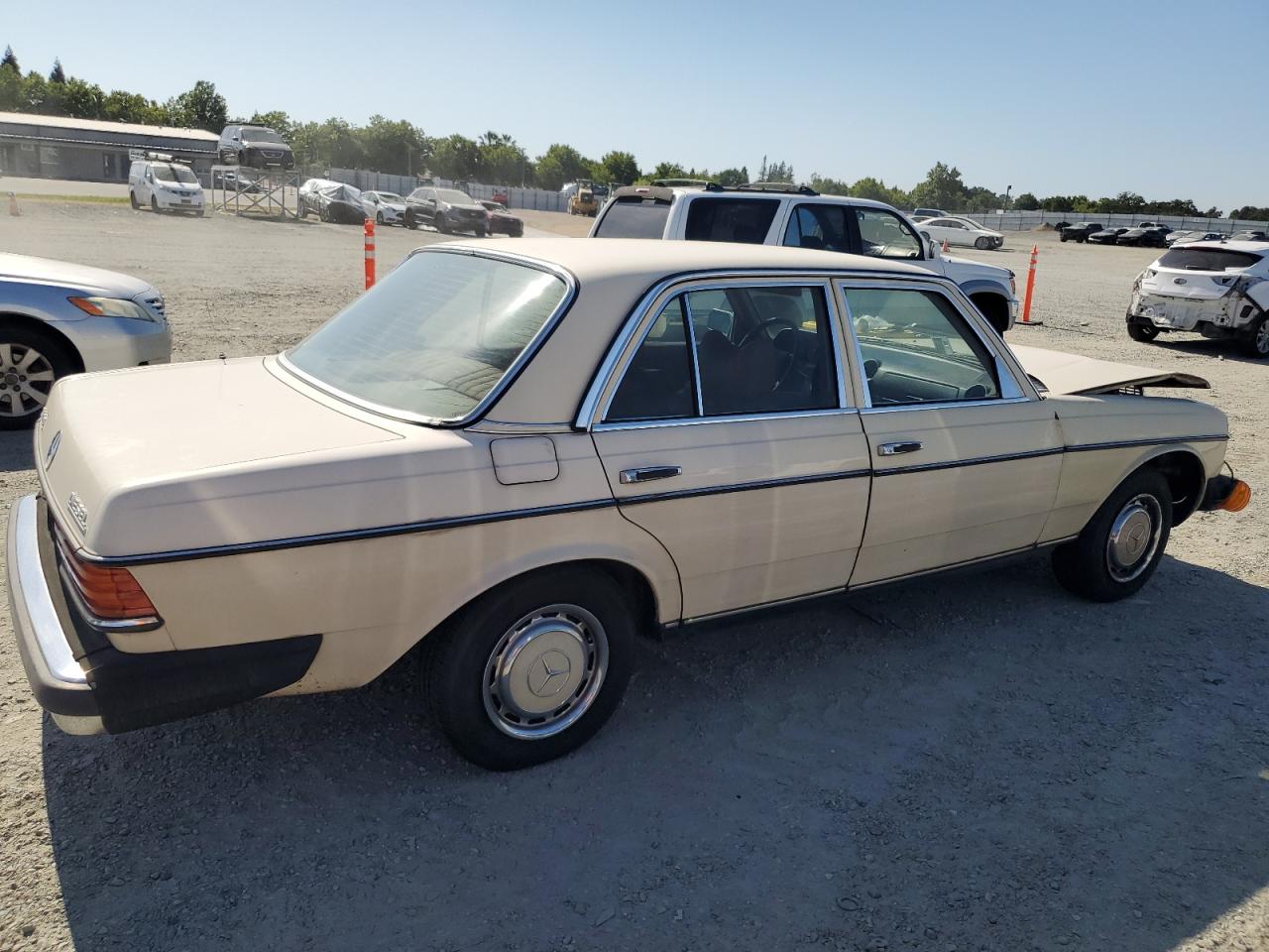 1979 Mercedes-benz 300d Бежевый vin: 12313012109738