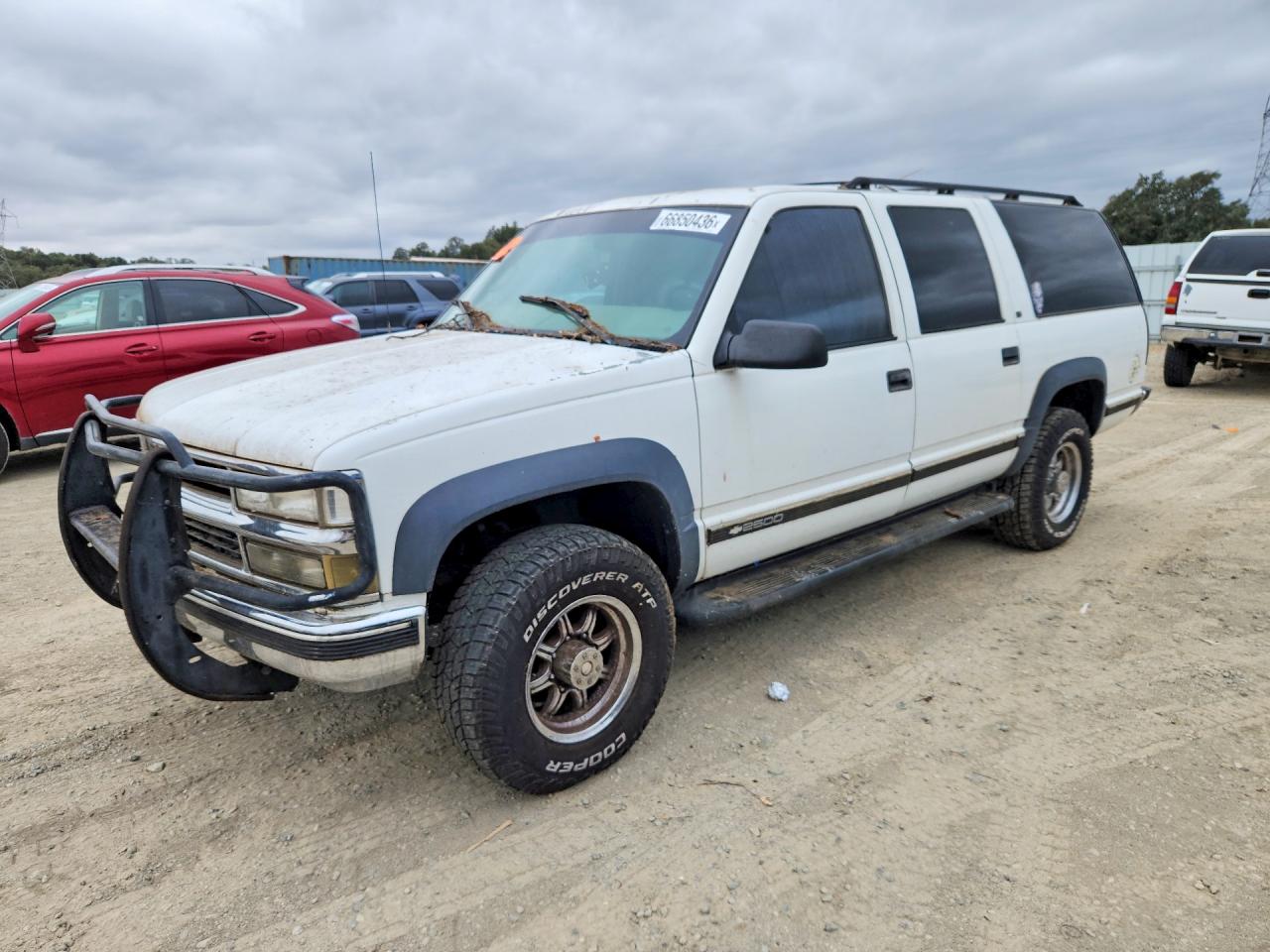 1999 Chevrolet Suburban K2500 White vin: 1GNGK26J5XJ489687