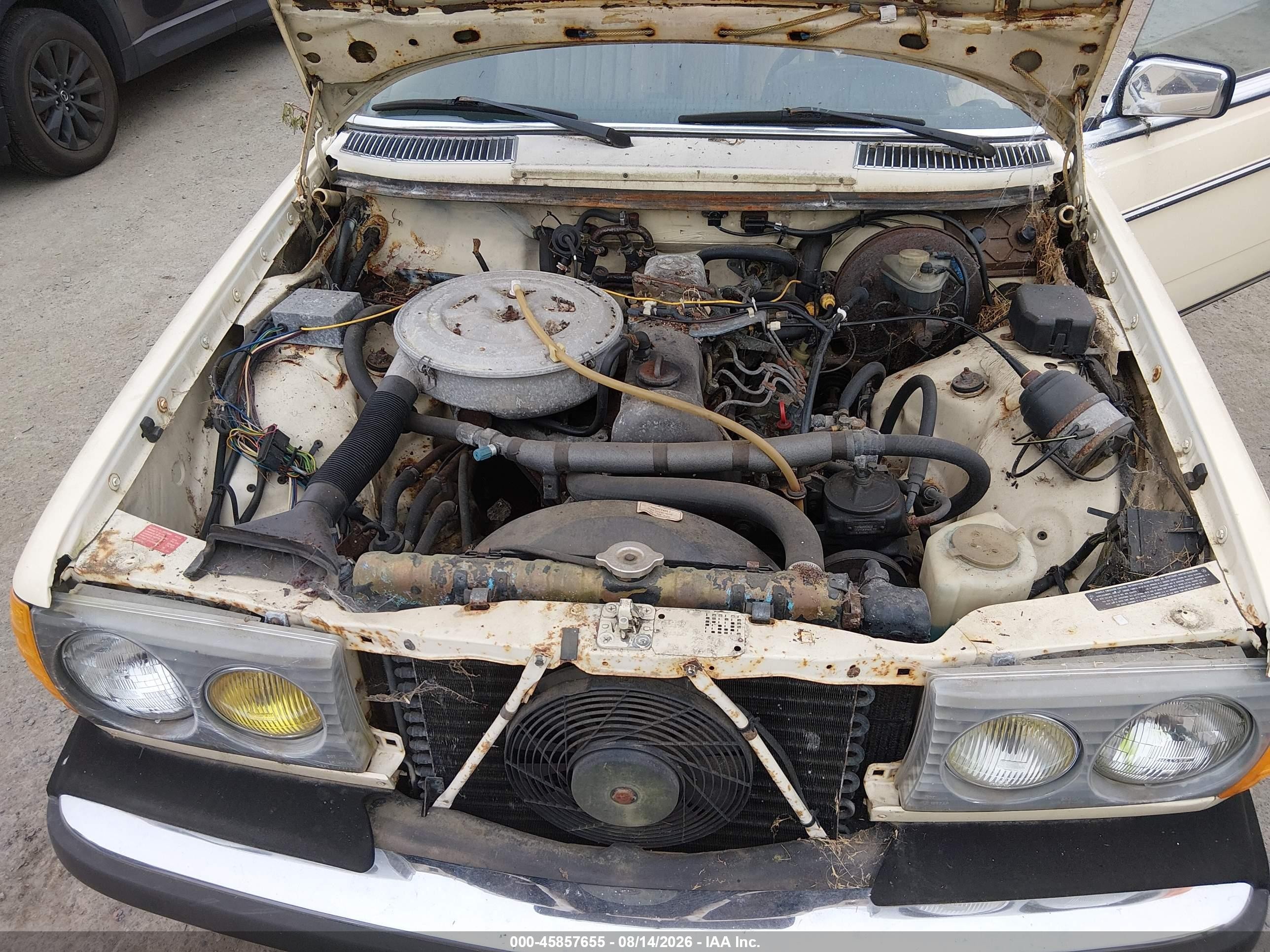 1980 Mercedes-benz 300 Series 300cd Cream vin: 12315012005086   