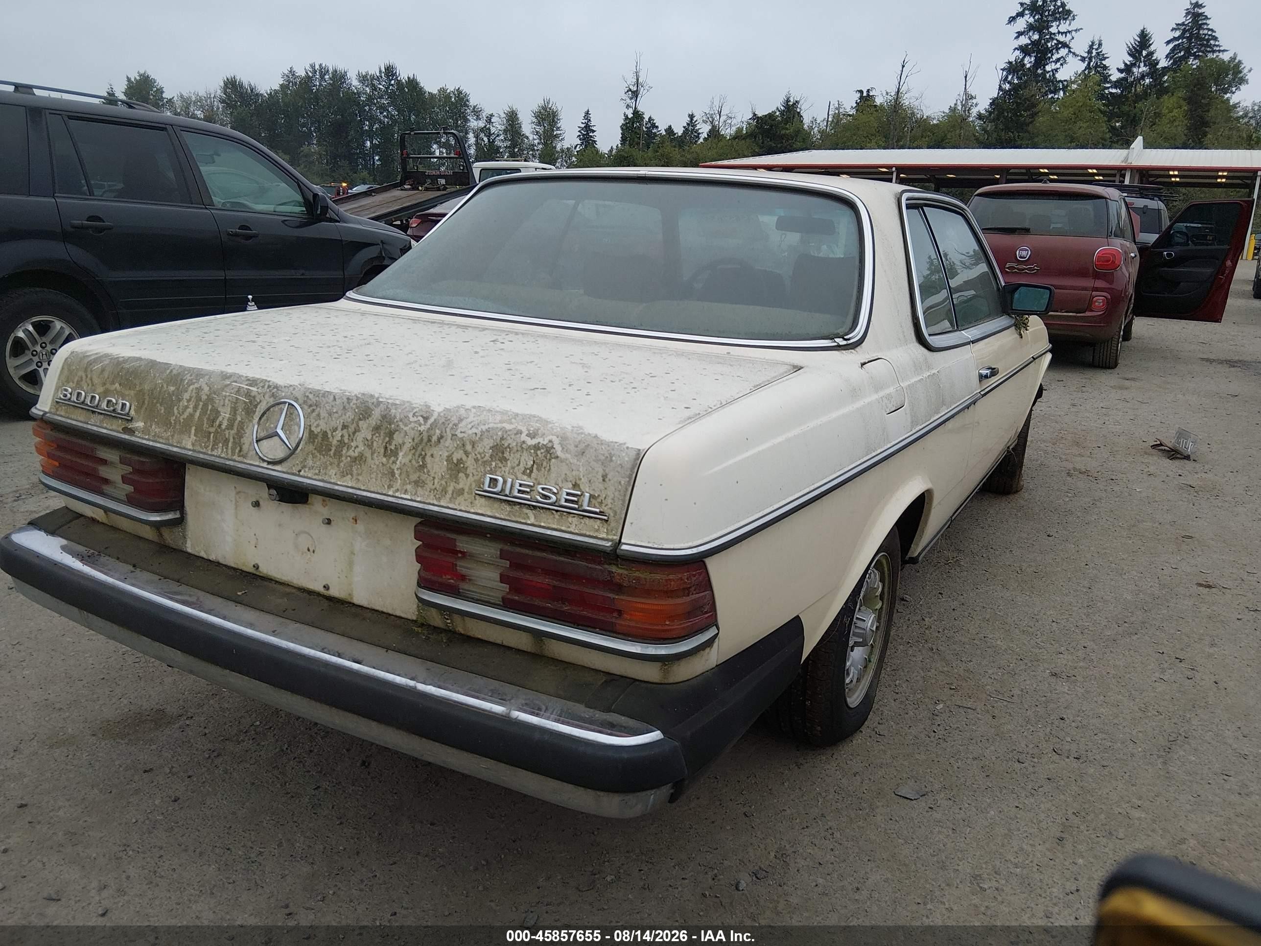 1980 Mercedes-benz 300 Series 300cd Cream vin: 12315012005086   
