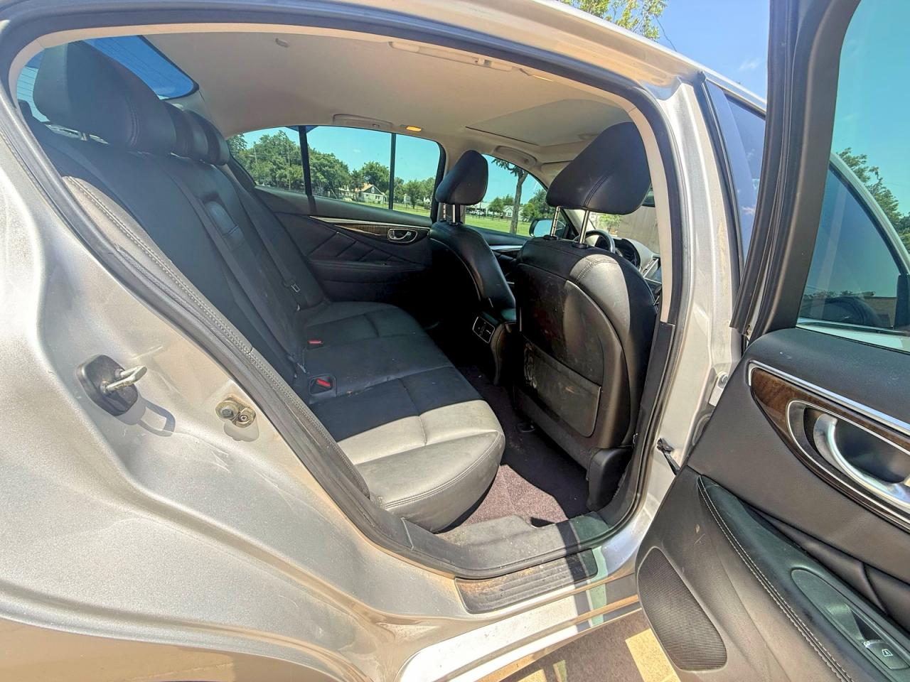 2018 Infiniti Q50 3.0t Luxe Silver vin: JN1EV7AR4JM440734