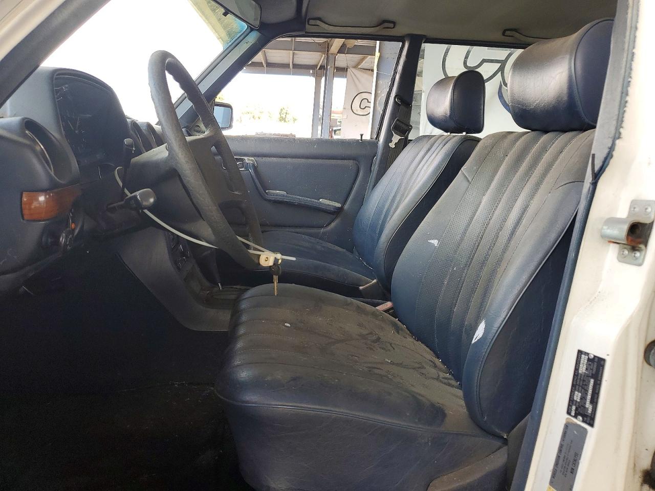 1980 Mercedes-benz 300 Белый vin: 12319012017308