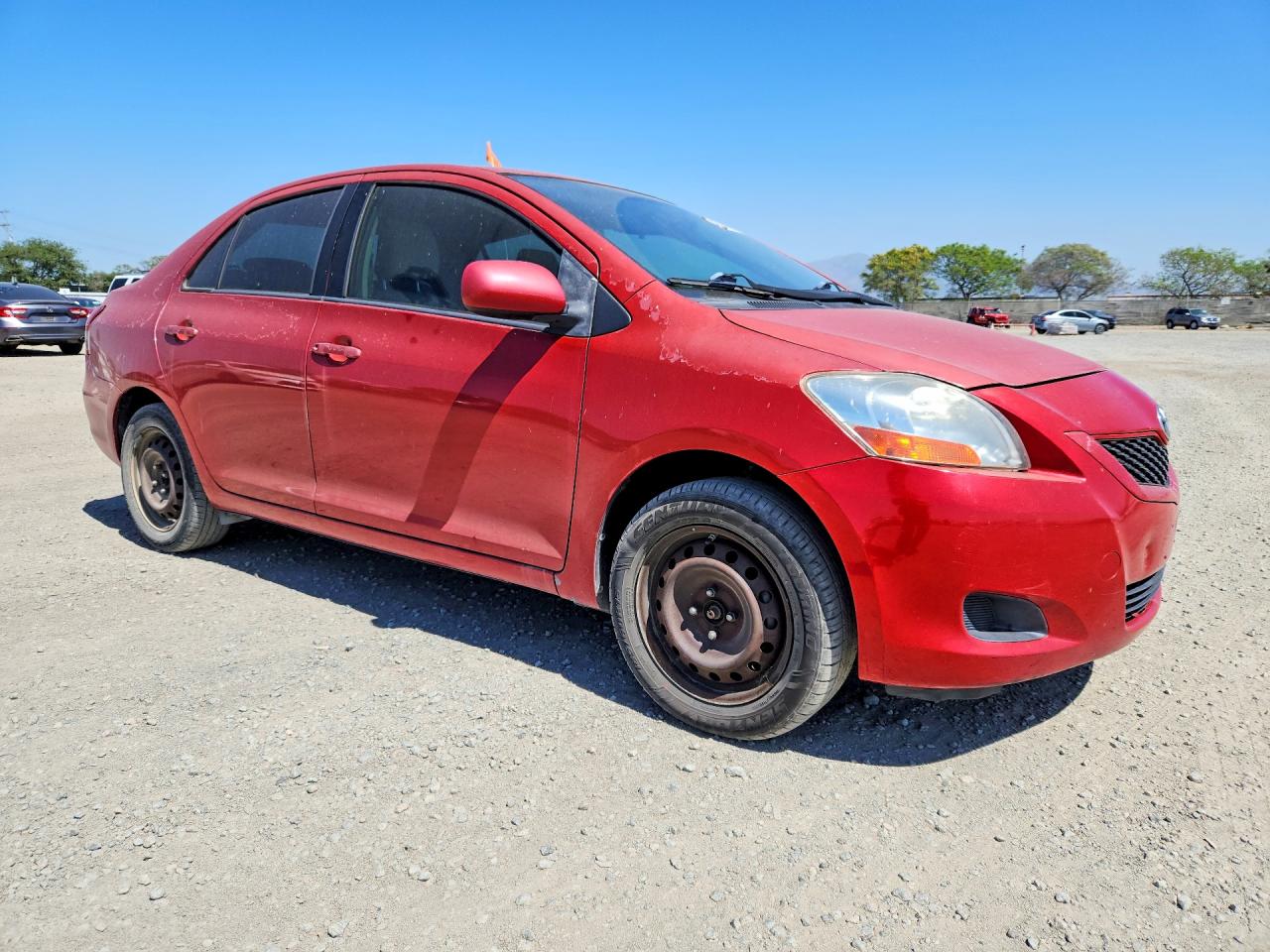 2009 Toyota Yaris Base Red vin: JTDBT903694046372