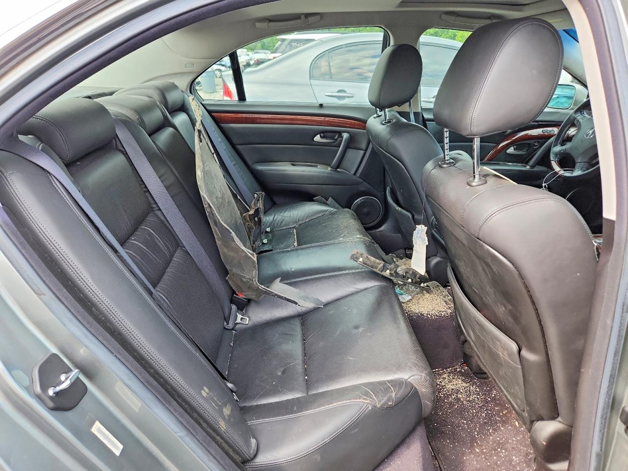 2010 Acura Rl Silver vin: JH4KB2F67AC001722