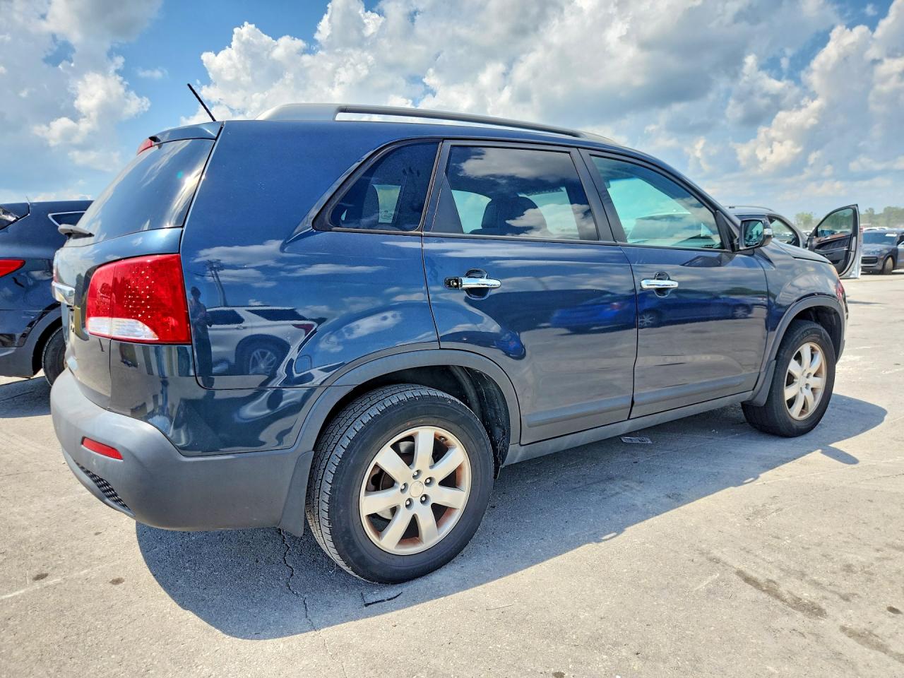 2011 Kia Sorento Lx Синий vin: 5XYKT4A12BG116909