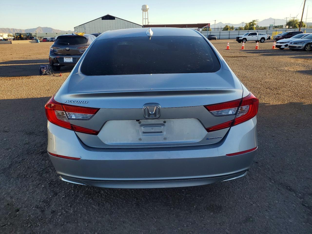 2019 Honda Accord Hybrid Silver vin: 1HGCV3F18KA010953
