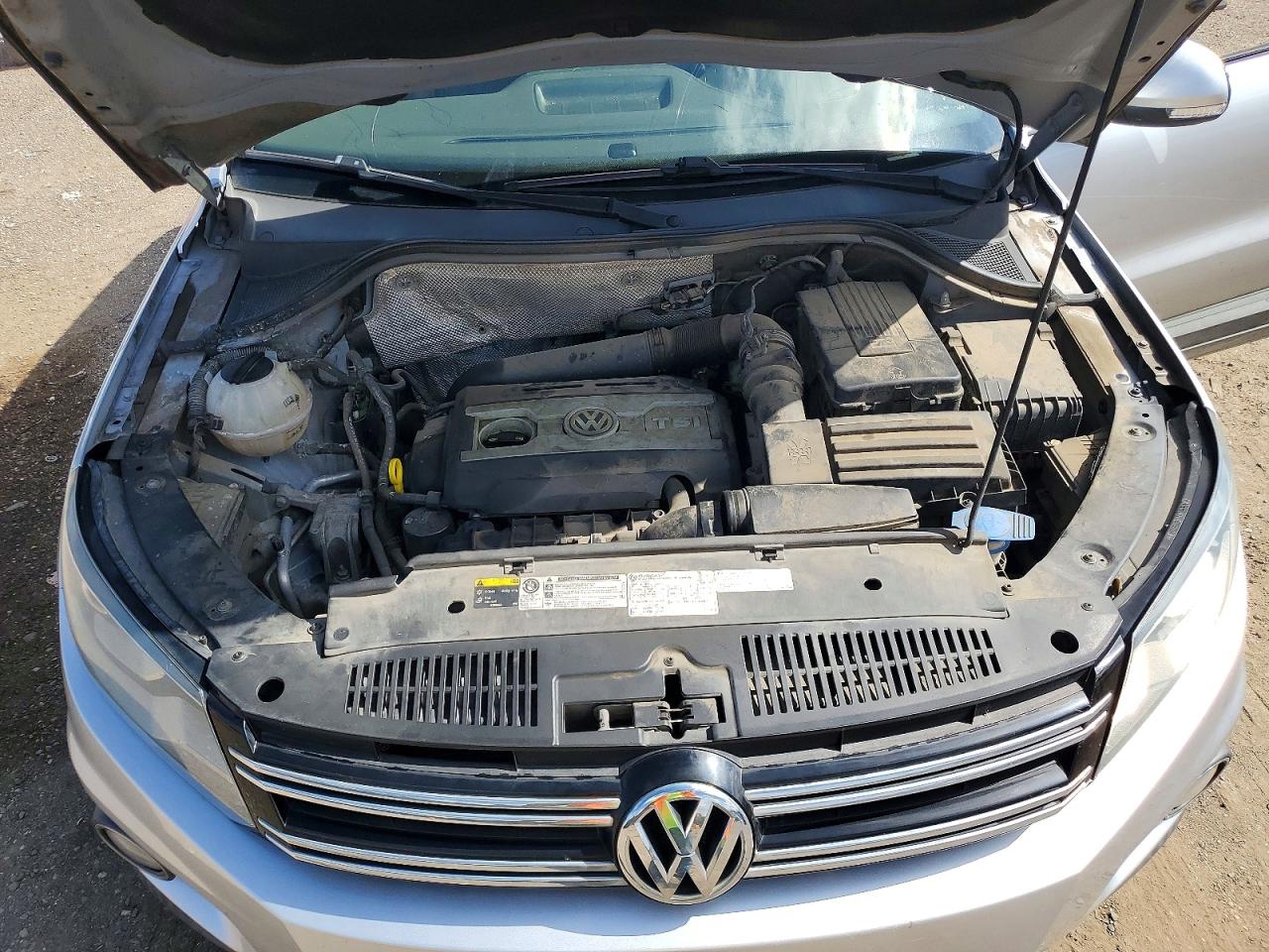 2016 Volkswagen Tiguan S Silver vin: WVGAV7AX9GW554280